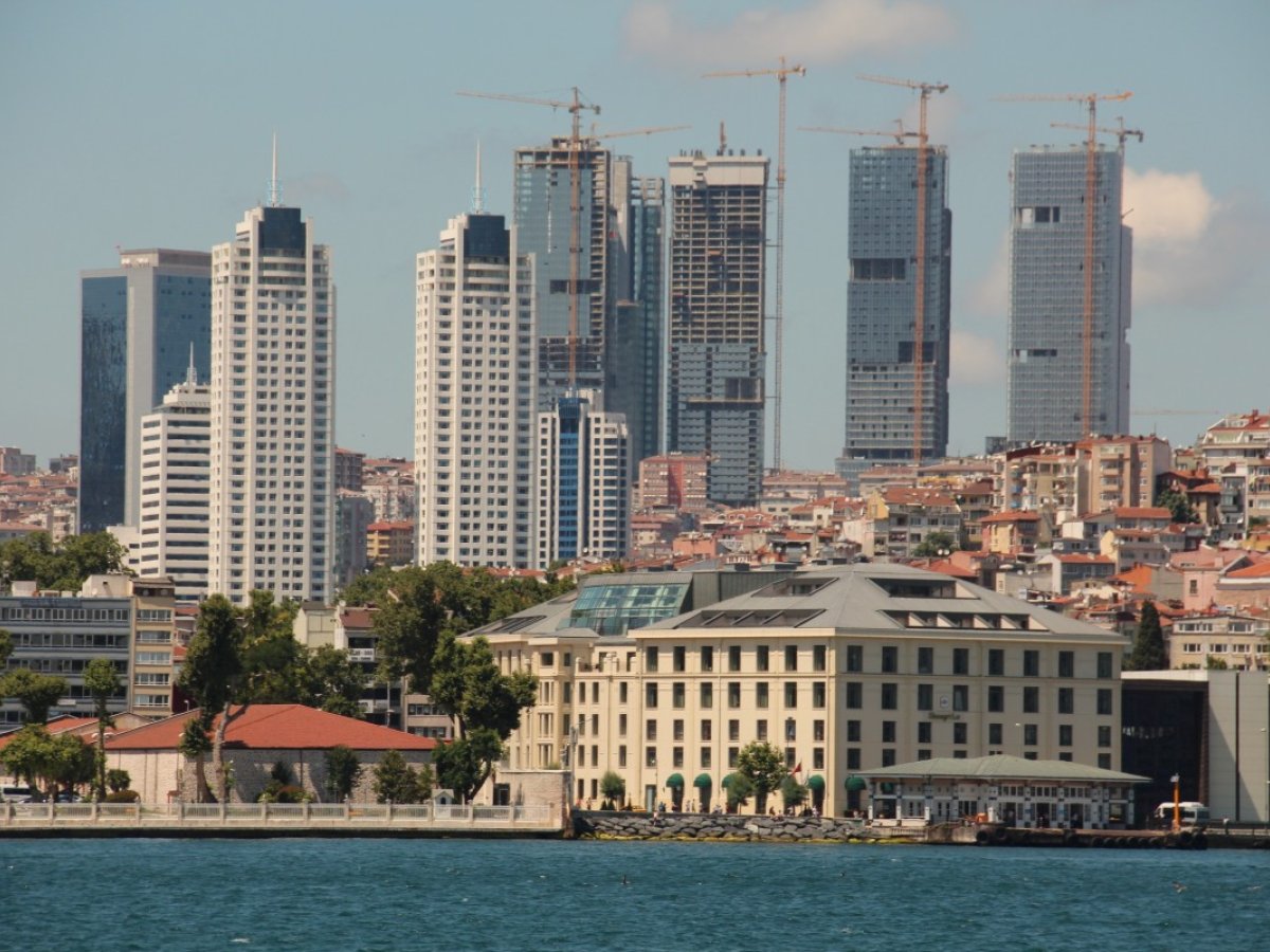 İstanbul'un gökdelenleri rüzgarı önlüyor, sıcaklığı artırıyor