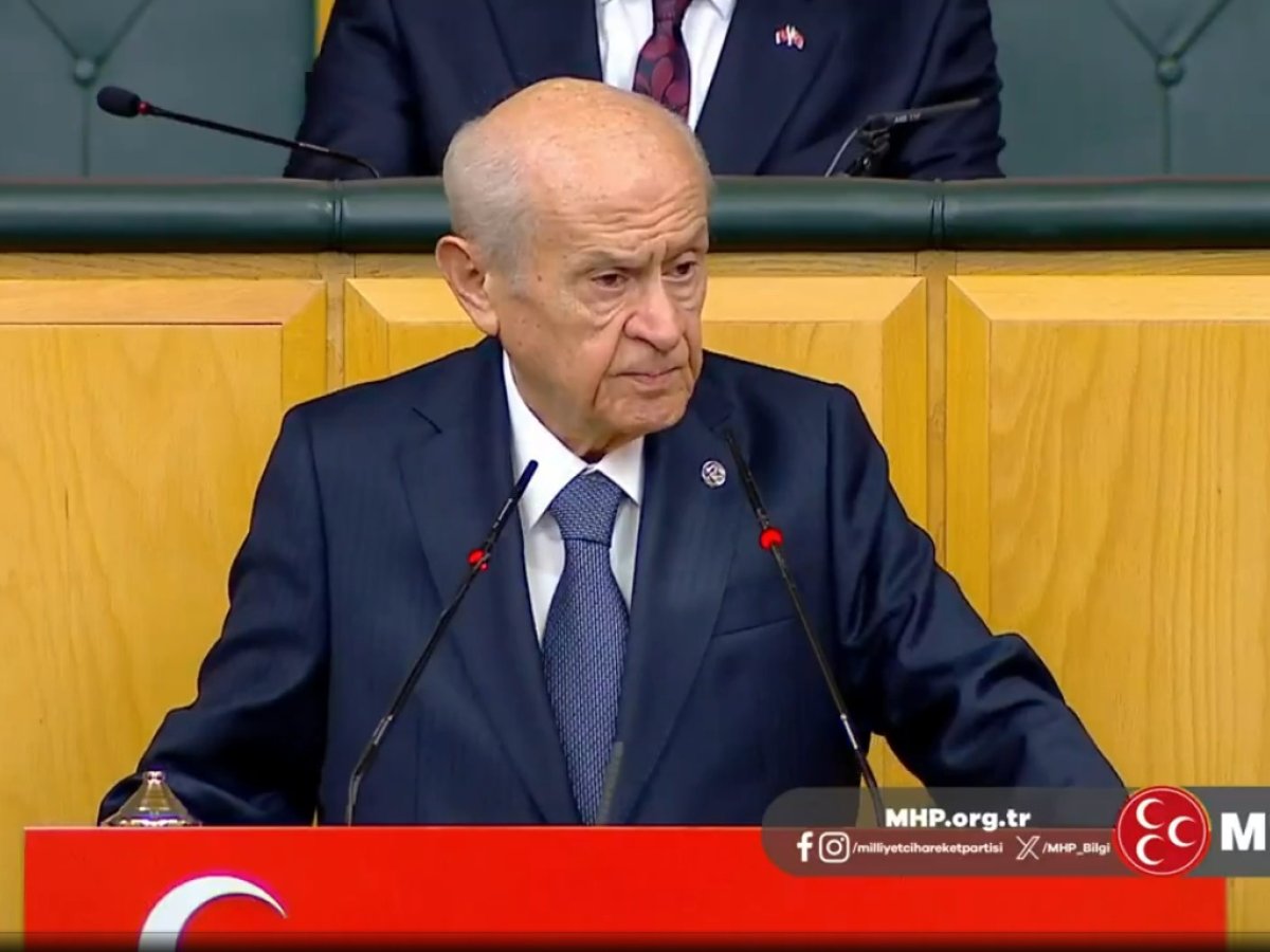 Ne diyeceği merak ediliyordu: Bahçeli'den kılıçlı teğmenlere ihraç kararına ilk yorum!